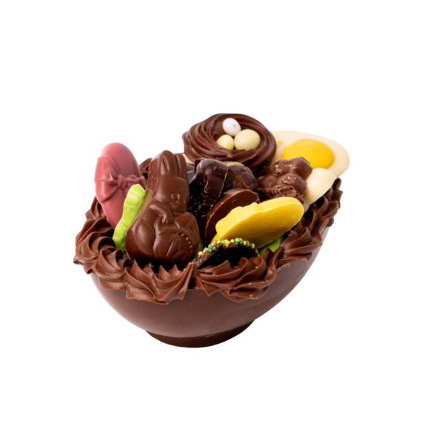 Halve paasei gevuld met paaschocolade